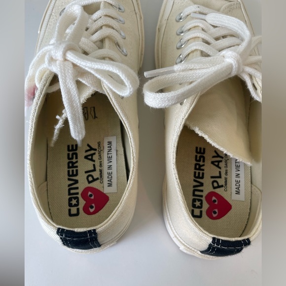 Comme des Garçons PLAY x Converse Chuck Taylor Hidden Heart Low Top Sneaker - Picture 8 of 9